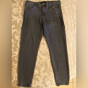 12P/31P black Liverpool high-rise ankle jean